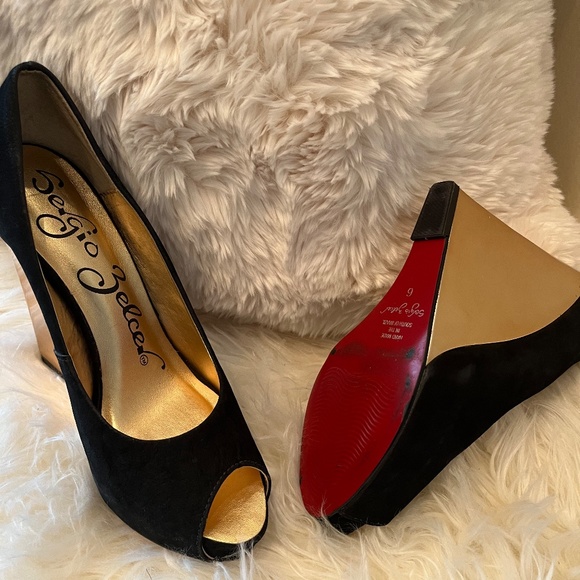 Sergio Zelcer Open Toe Black Velvet Wedge with Red Sole - Picture 2 of 10